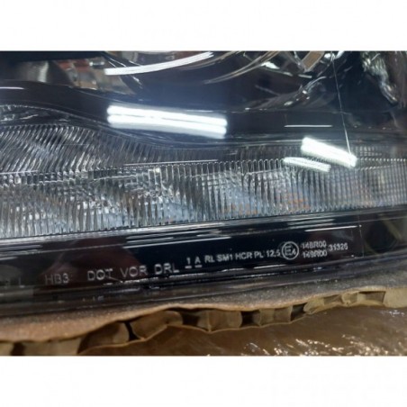 dodge-ram-2013-2018-lampa-prawa-europa-black-soczewka-bialy-led-drl