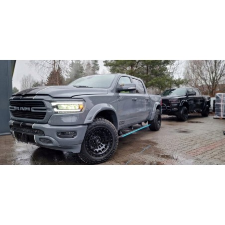 DODGE RAM 1500 V 2019- PROGI STOPNIE ELEKTRYCZNIE WYSUWANE KOMPLET + LED