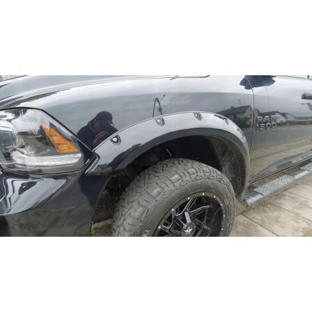LISTWA NAKŁADKI POSZERZENIA BŁOTNIKA Z OTWORAMI KPL DODGE RAM 1500 2011-18
