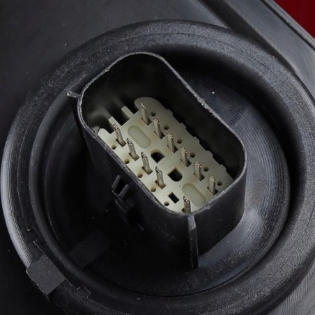 DODGE RAM 1500 2019-24 LAMPA TYŁ PRAWA LED Z CZERWONY POD BSM MARTWE POLE