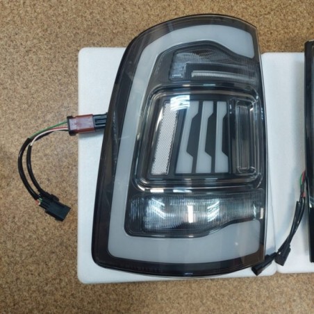 DODGE RAM 1500 2009-18 LAMPA LAMPY KPL TYŁ LED EUROPA ŻÓŁTY KIERUNEK CZYSTE