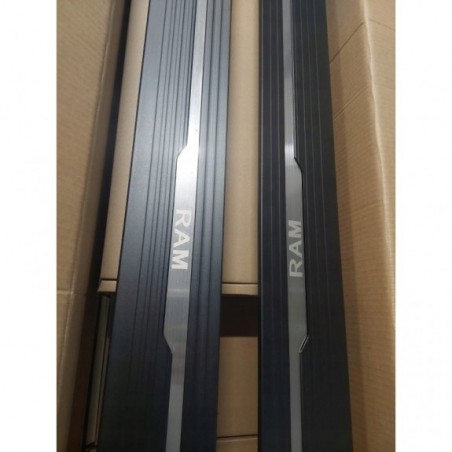 DODGE RAM 1500 IV 2011- PRÓG PROGI ELEKTRYCZNE STOPNIE WYSUWANE Z LED +LOGO