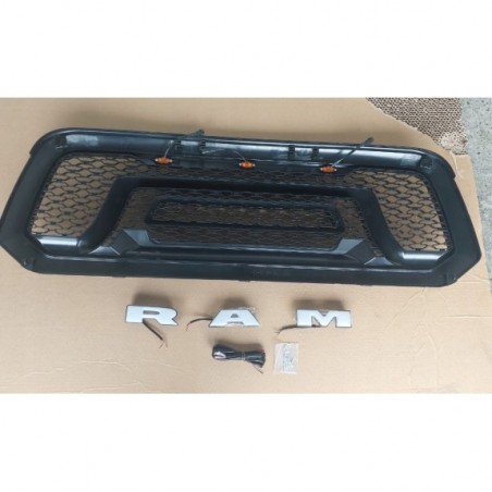 DODGE RAM 1500 2013-18 ATRAPA GRILL STYL WZÓR REBEL + LAMPKI + NAPIS LED