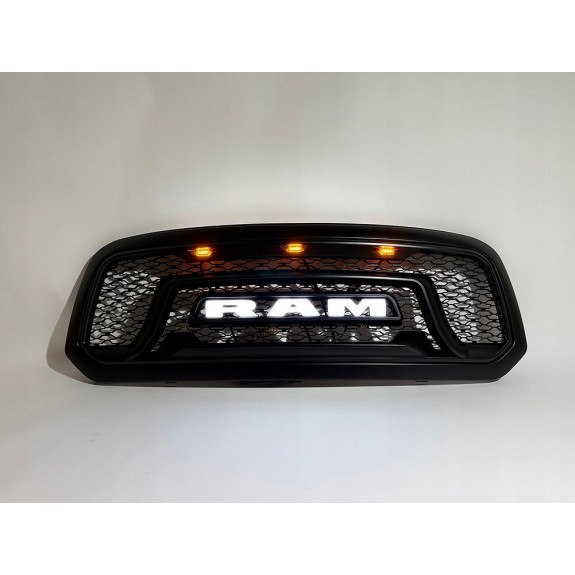 ATRAPA GRILL STYL WZÓR REBEL + LAMPKI + NAPIS LED DODGE RAM 1500 2013-2018