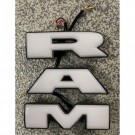 ATRAPA GRILL STYL WZÓR REBEL + LAMPKI + NAPIS LED DODGE RAM 1500 2013-2018