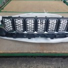 JEEP GRAND CHEROKEE SUMMIT WL 2021-2025 ATRAPA GRILL GÓRNY Z CHROM KAMERA