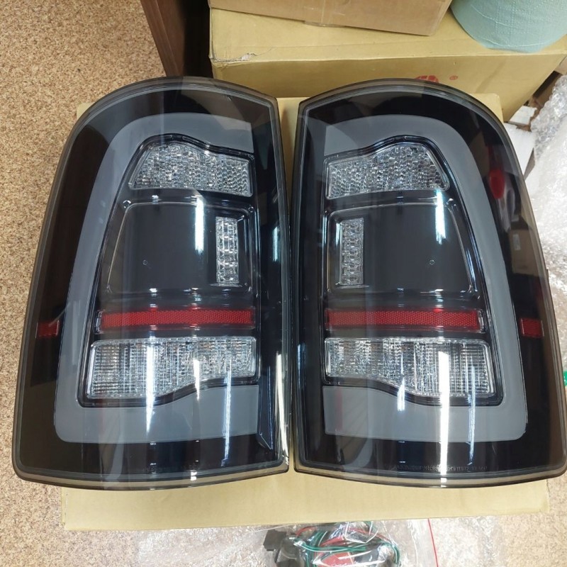 DODGE RAM IV 2009- LAMPA LAMPY KPL DYMIONE LED ŻÓŁTY KIERUNEK NA WZÓR GEN.5