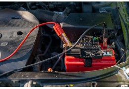 Co rozładowuje akumulator? Co warto sprawdzić najpierw?