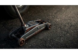 Jak samodzielnie podnieść samochód bez kanału?